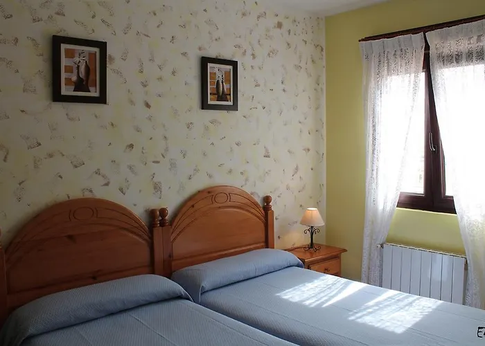 בית הארחה Vega De Pas קומיאס